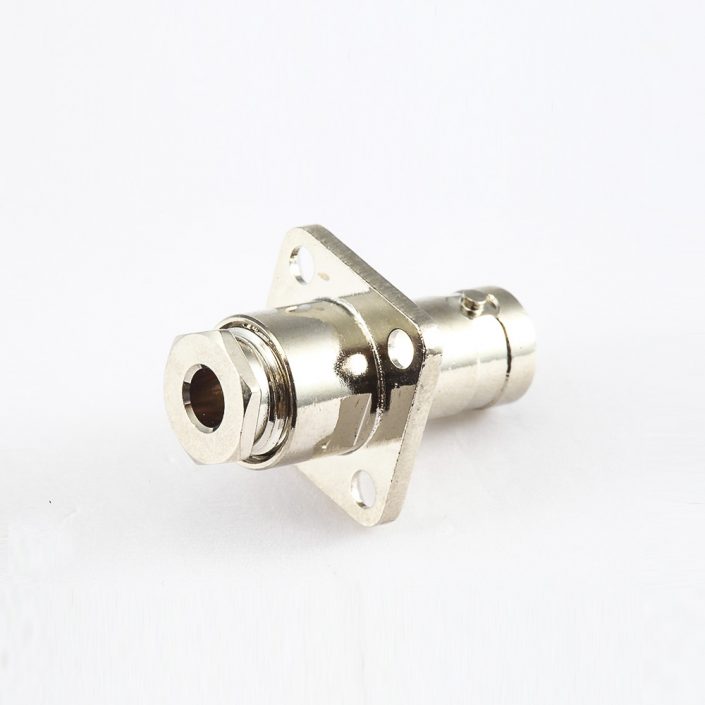 BNC连接器用于SYV50-2接线母头180度面板安装4孔法兰螺母锁紧